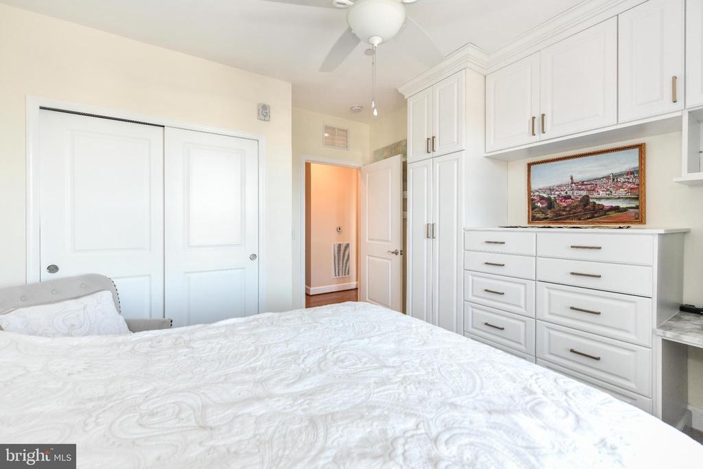 2960 VADEN DRIVE 2-406
