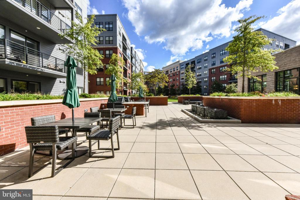 2960 VADEN DRIVE 2-406