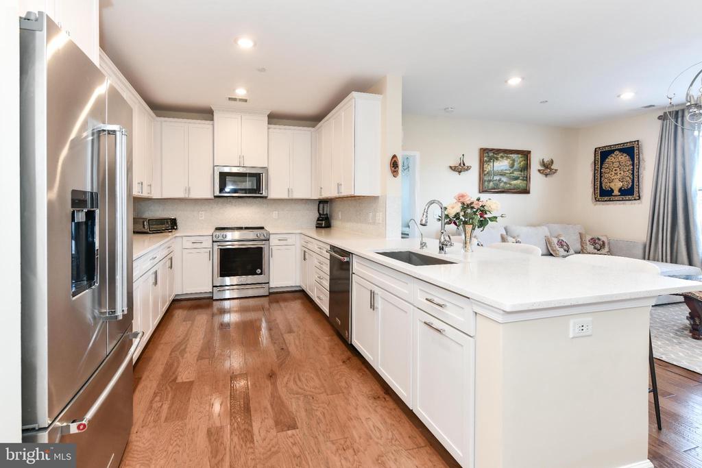 2960 VADEN DRIVE 2-406