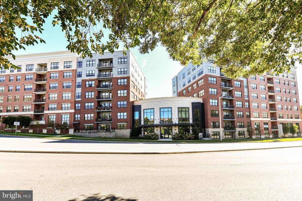 2960 VADEN DRIVE 2-406