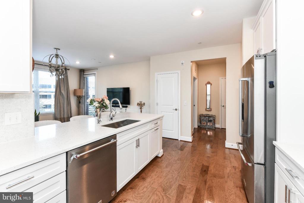 2960 VADEN DRIVE 2-406
