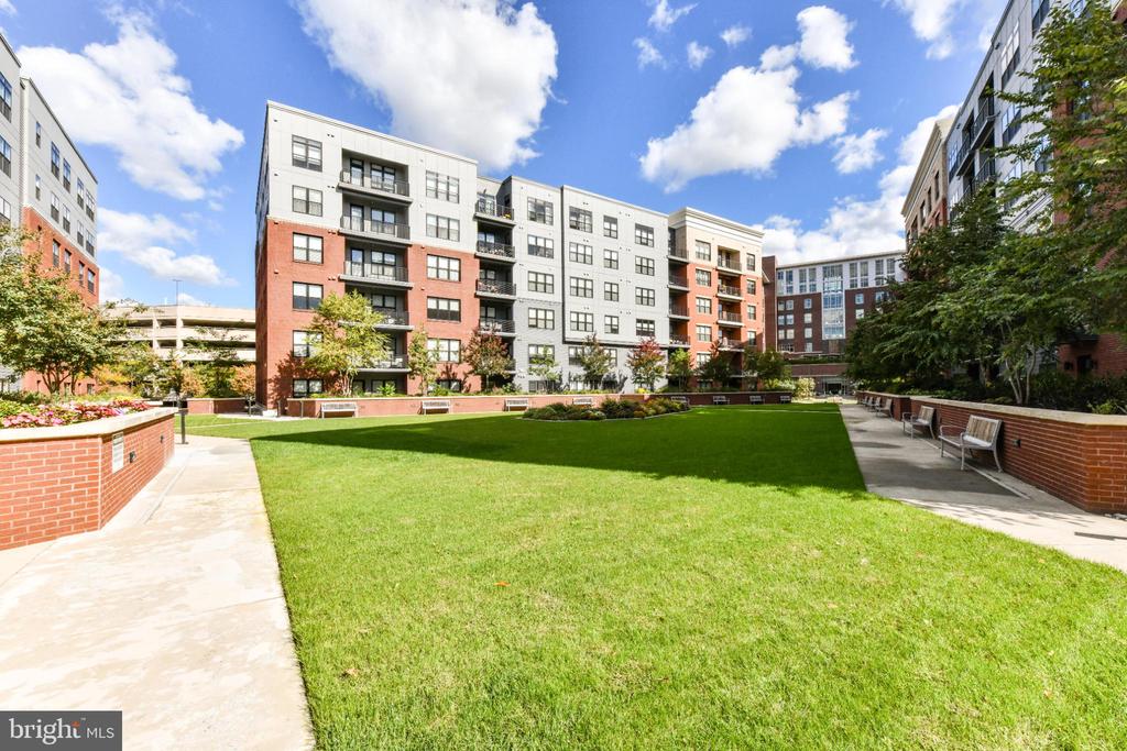 2960 VADEN DRIVE 2-406