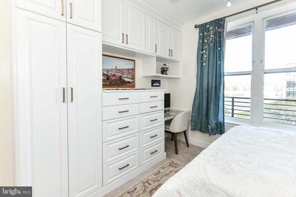 2960 VADEN DRIVE 2-406