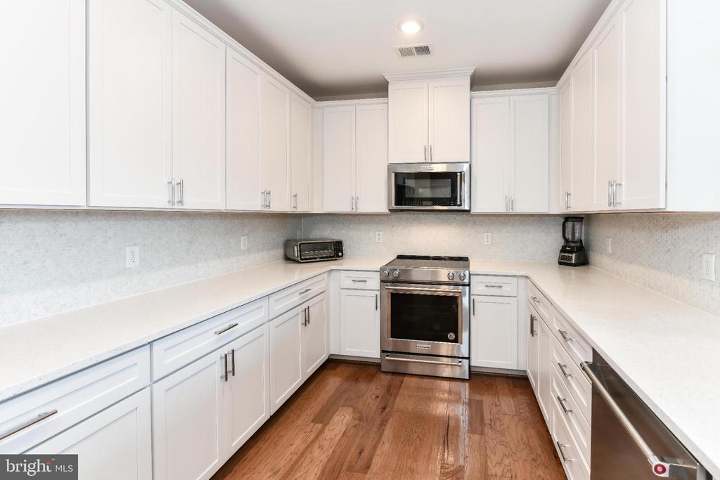 2960 VADEN DRIVE 2-406