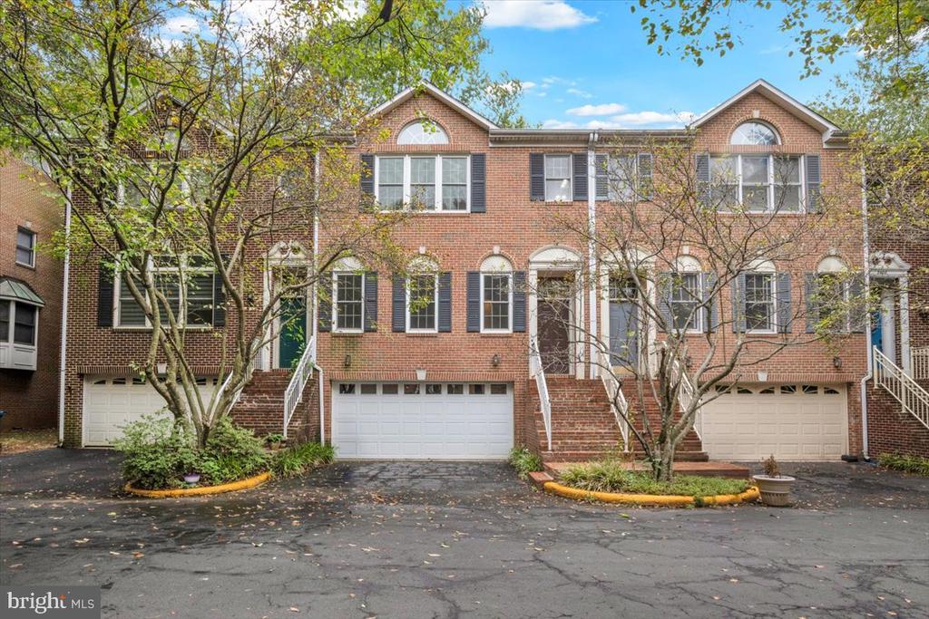 2904 OAKTON CREST PLACE
