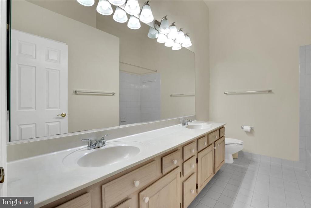 2904 OAKTON CREST PLACE