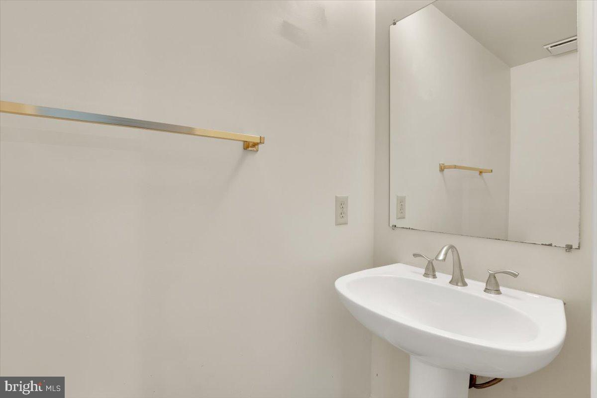 2904 OAKTON CREST PLACE