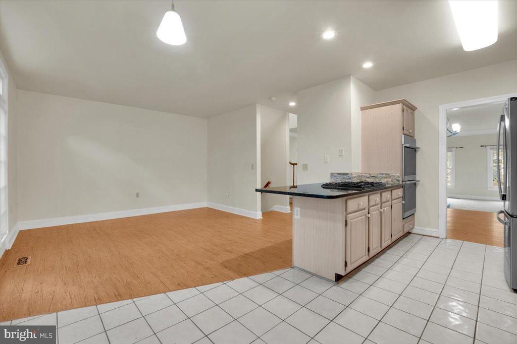 2904 OAKTON CREST PLACE
