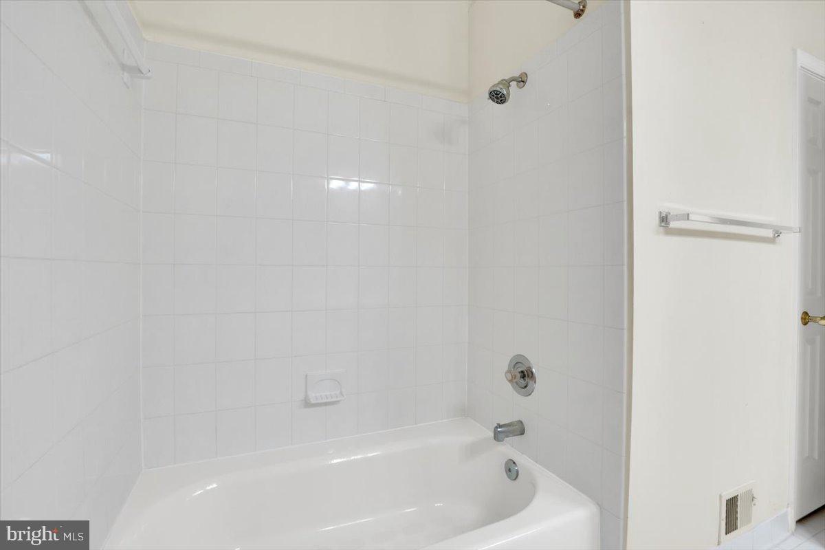 2904 OAKTON CREST PLACE