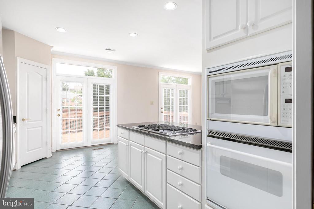 8165 MADRILLON COURT