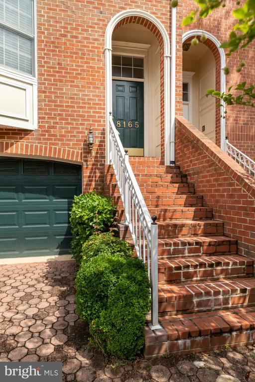 8165 MADRILLON COURT
