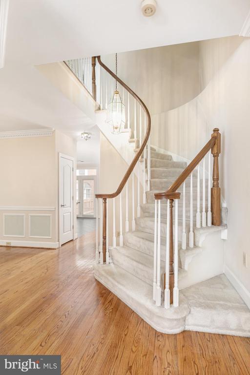 8165 MADRILLON COURT