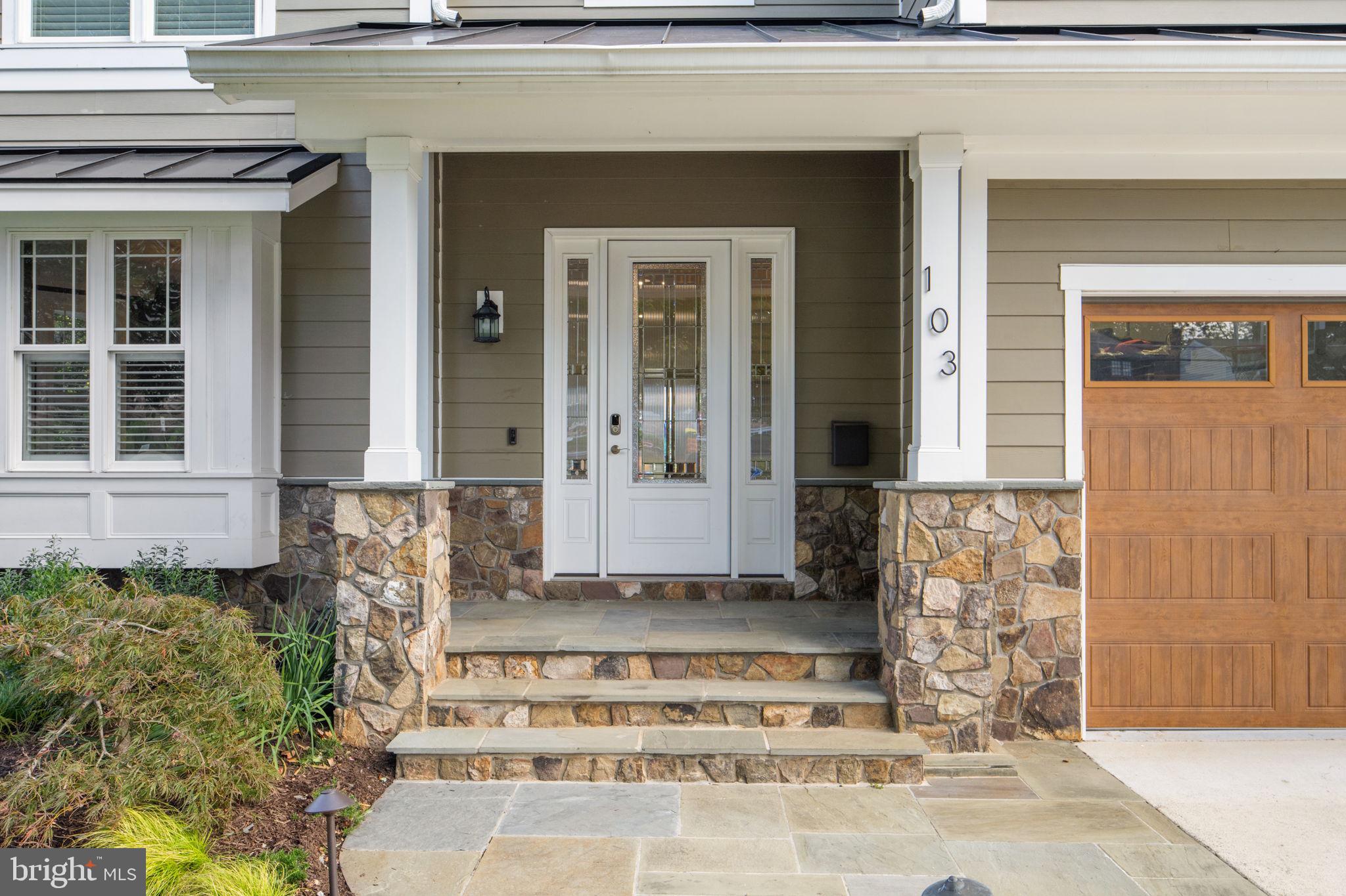 103 MOORE AVENUE SE