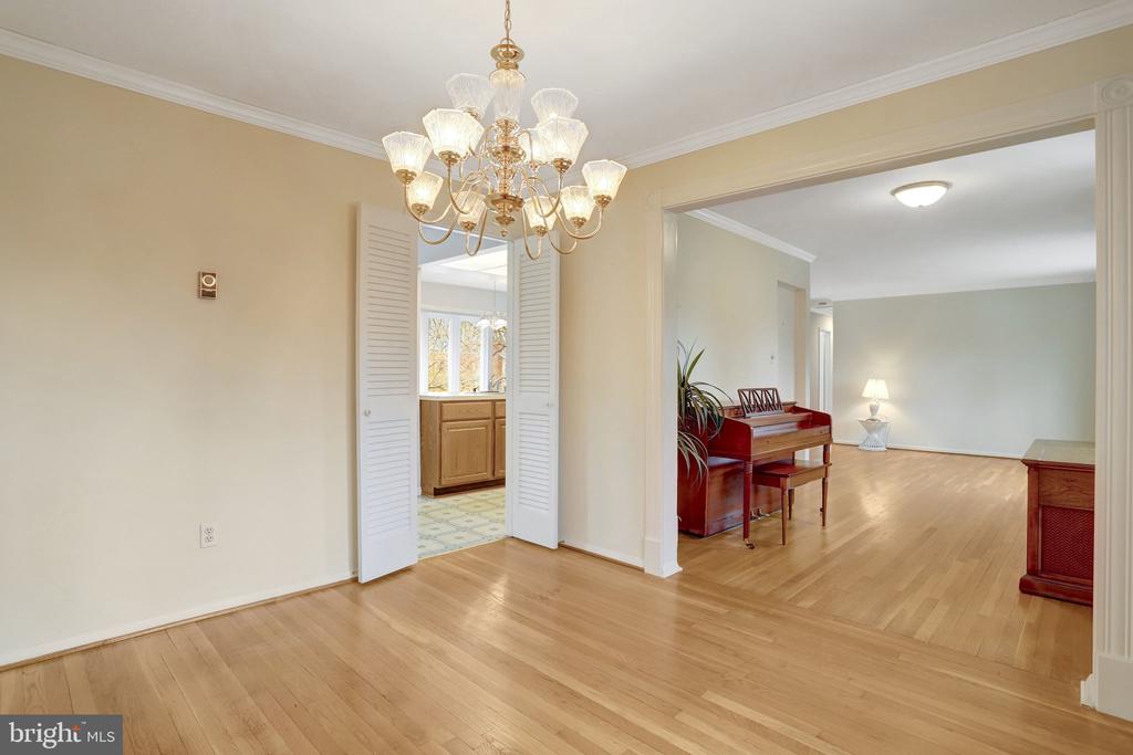 6009 JENNINGS LANE