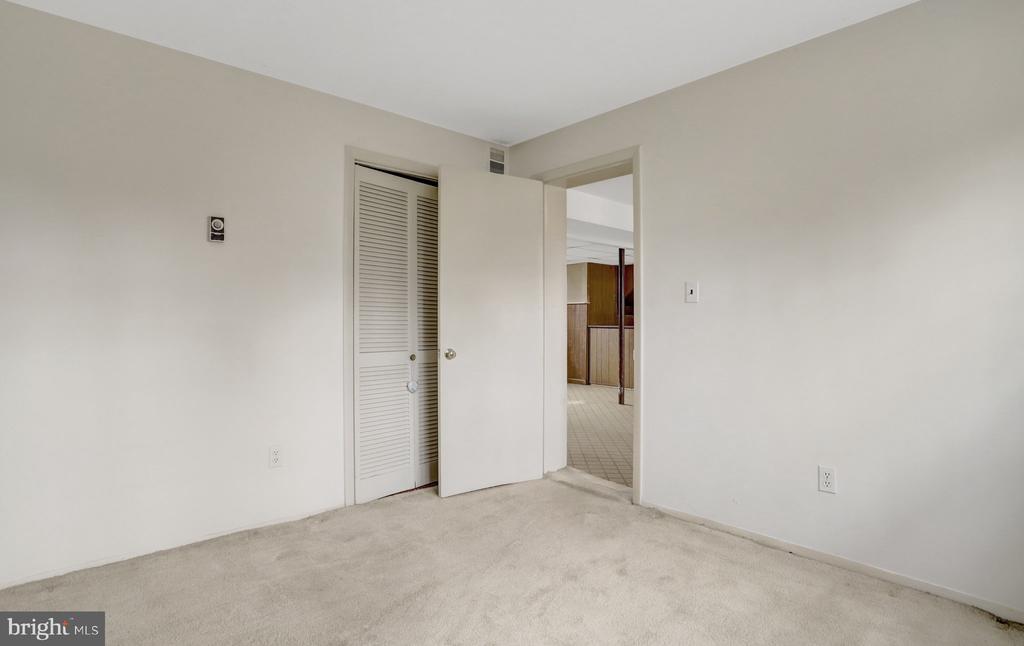 6009 JENNINGS LANE