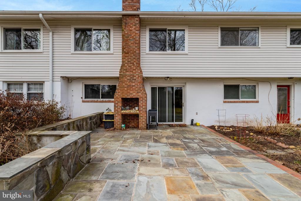 6009 JENNINGS LANE