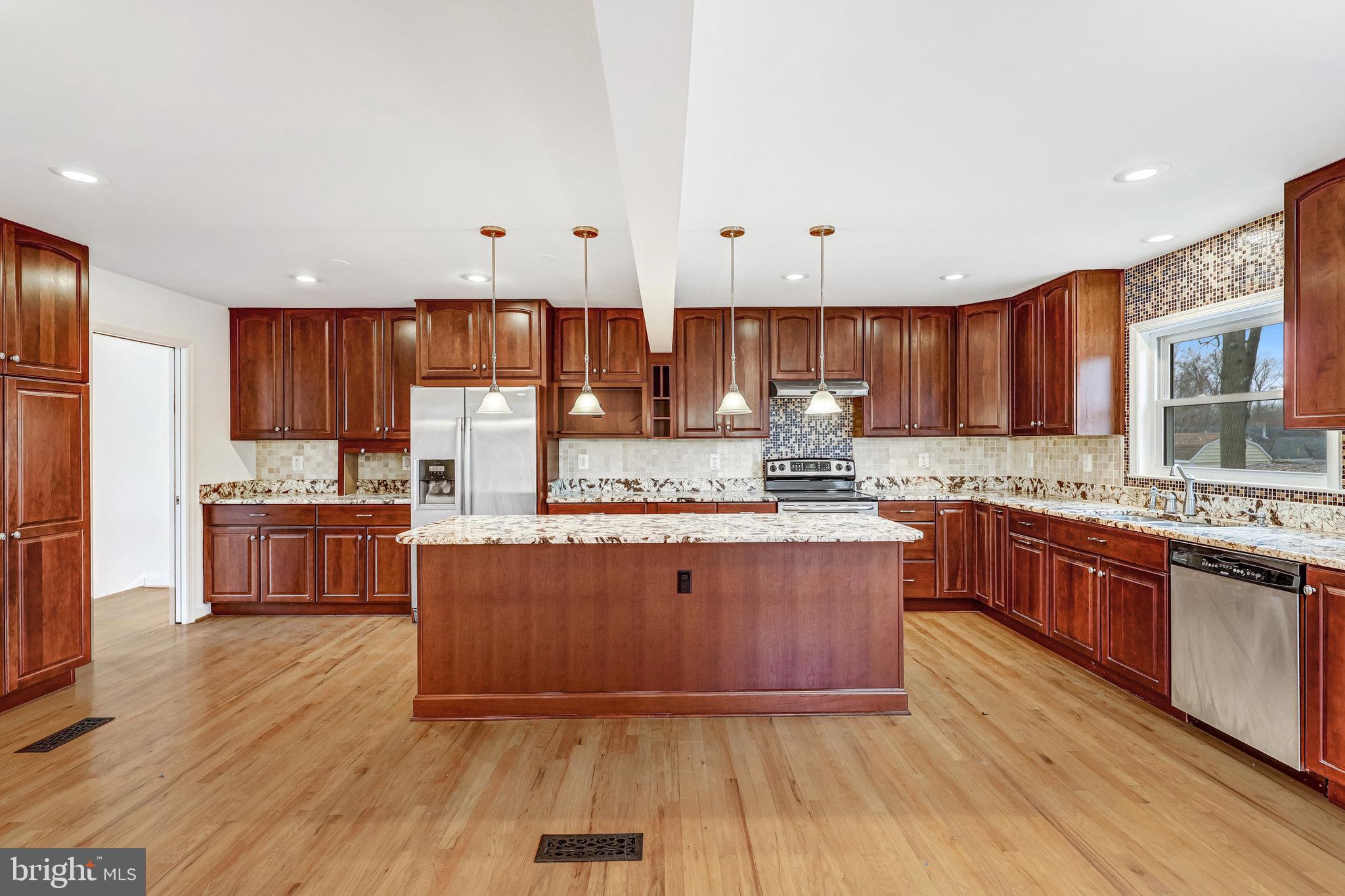 6408 MARYVIEW STREET