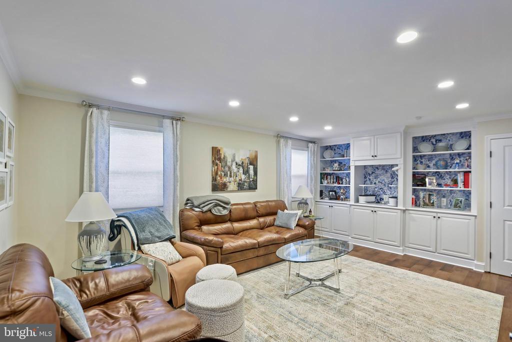 4402 MEDFORD DRIVE
