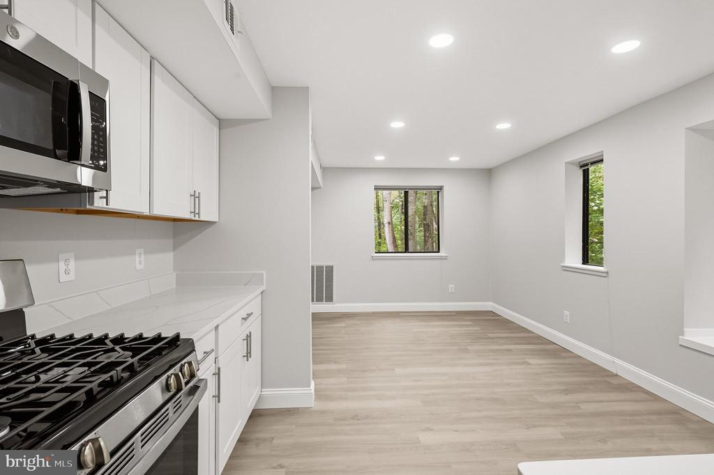 1664 PARKCREST CIRCLE 200