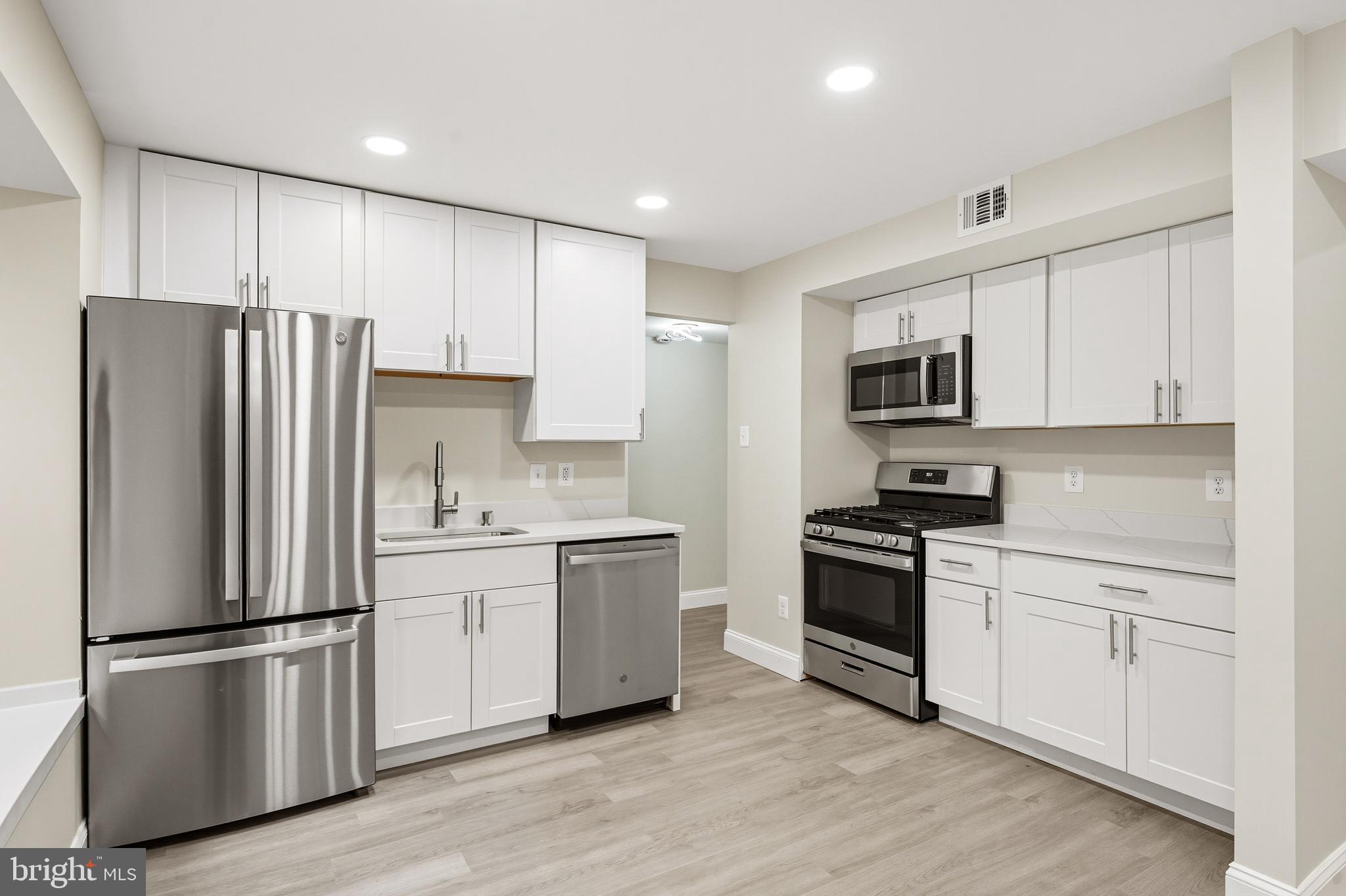 1664 PARKCREST CIRCLE 200