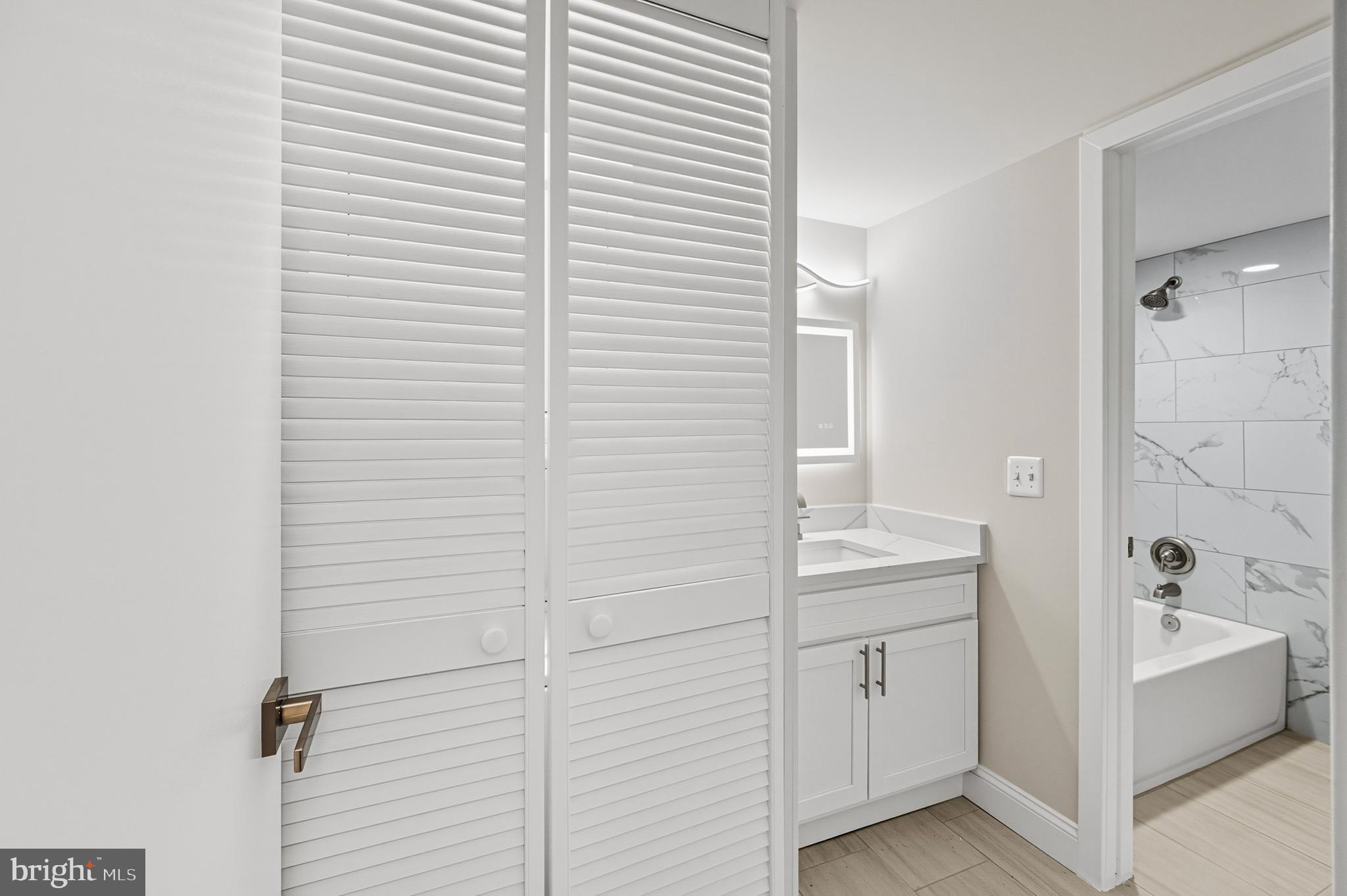 1664 PARKCREST CIRCLE 200