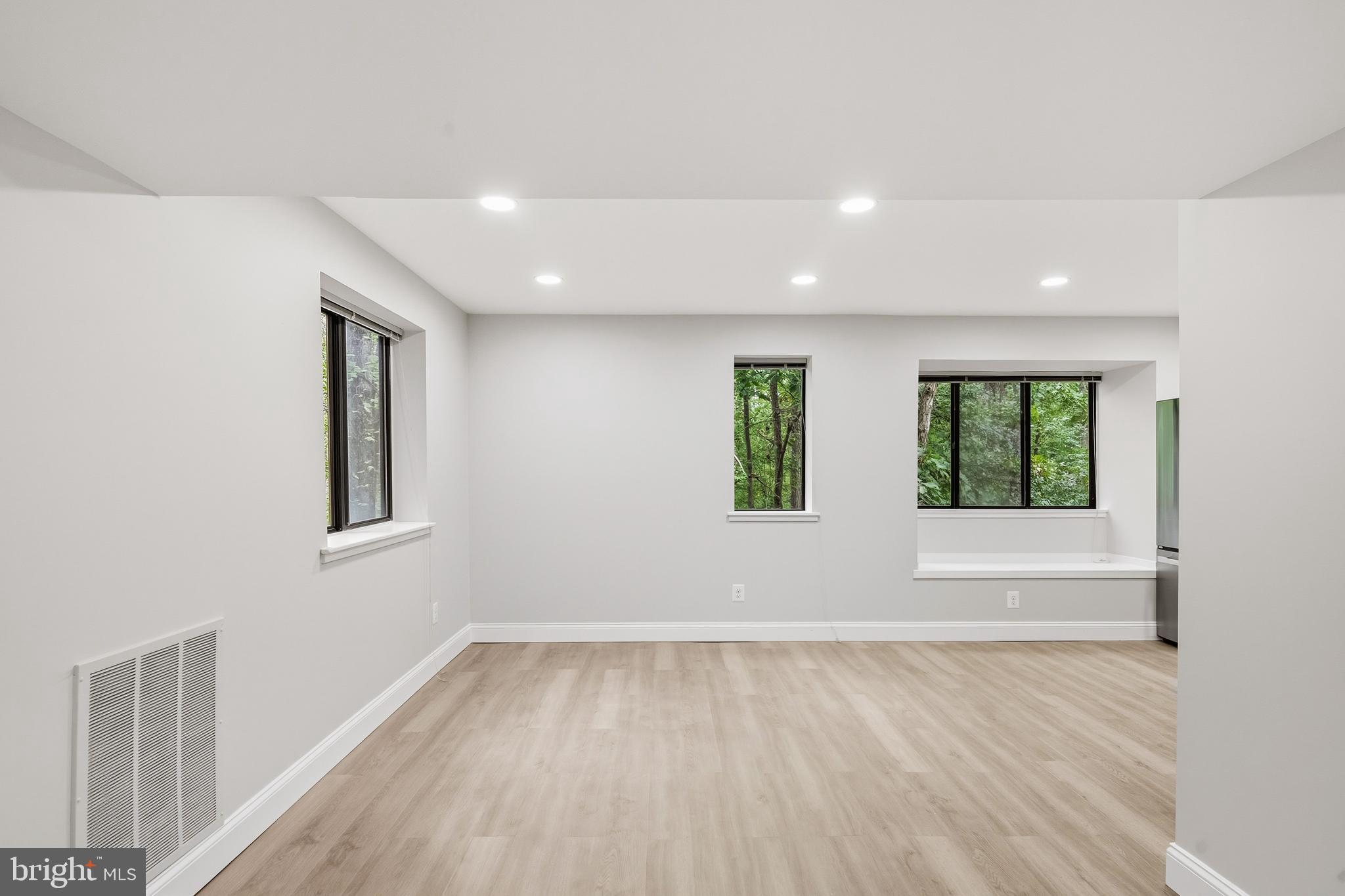 1664 PARKCREST CIRCLE 200