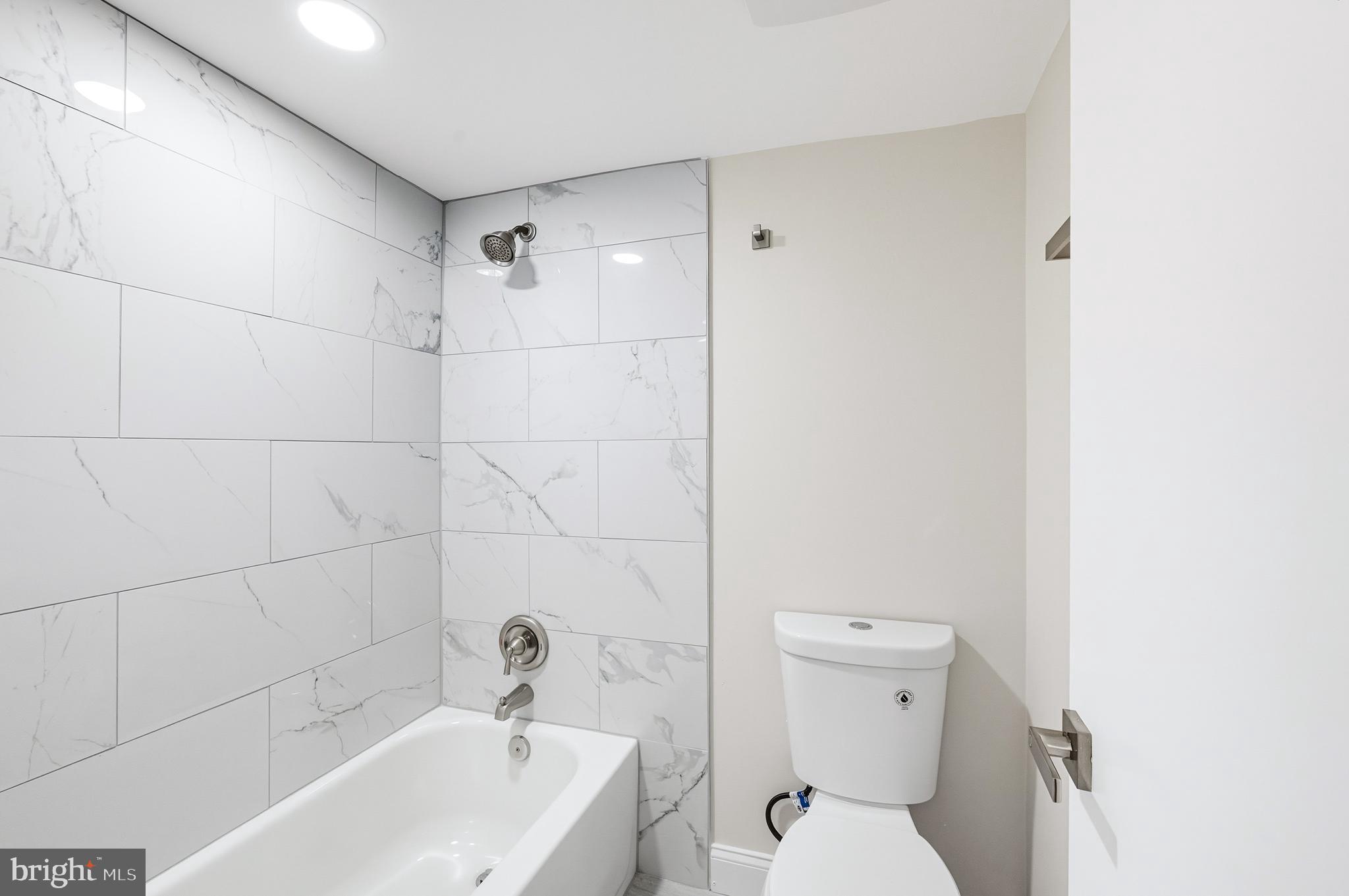 1664 PARKCREST CIRCLE 200