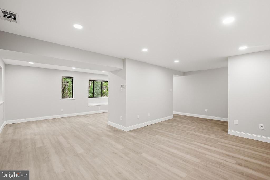 1664 PARKCREST CIRCLE 200