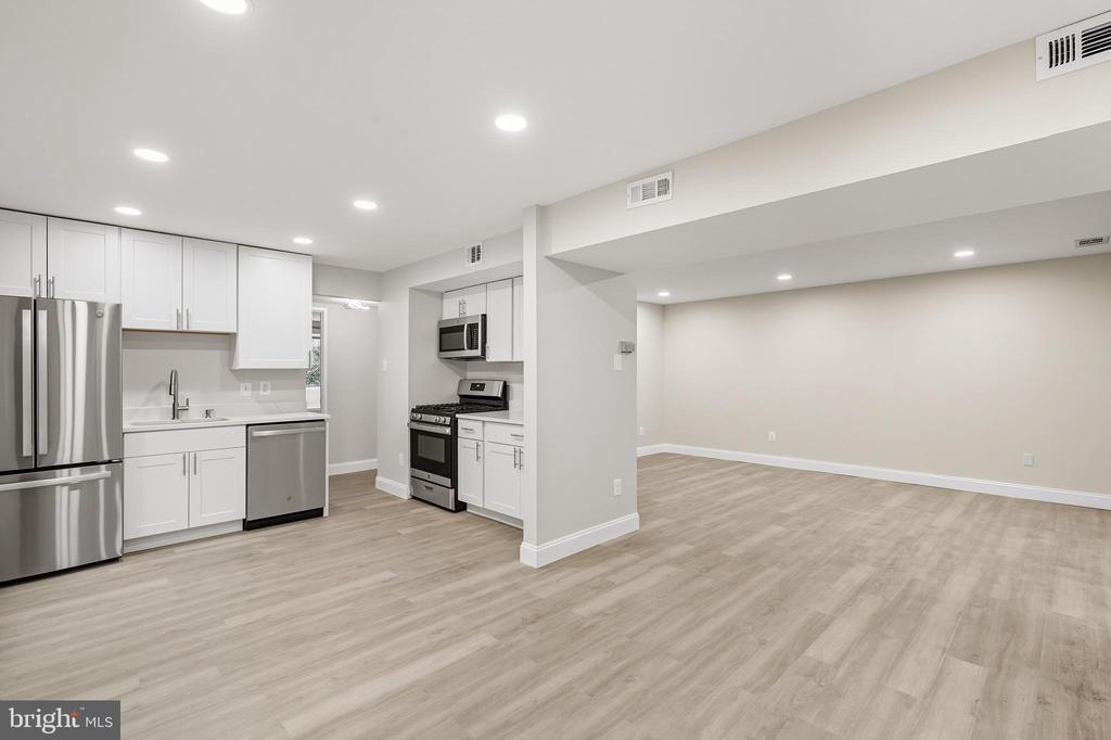 1664 PARKCREST CIRCLE 200