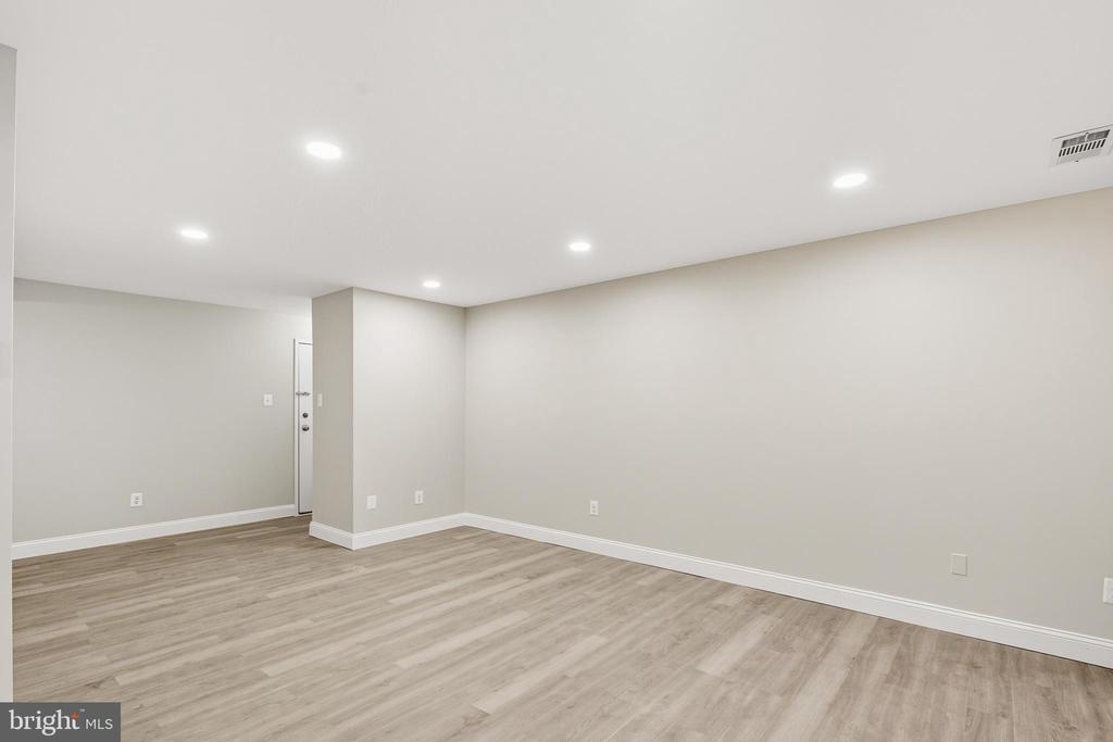 1664 PARKCREST CIRCLE 200