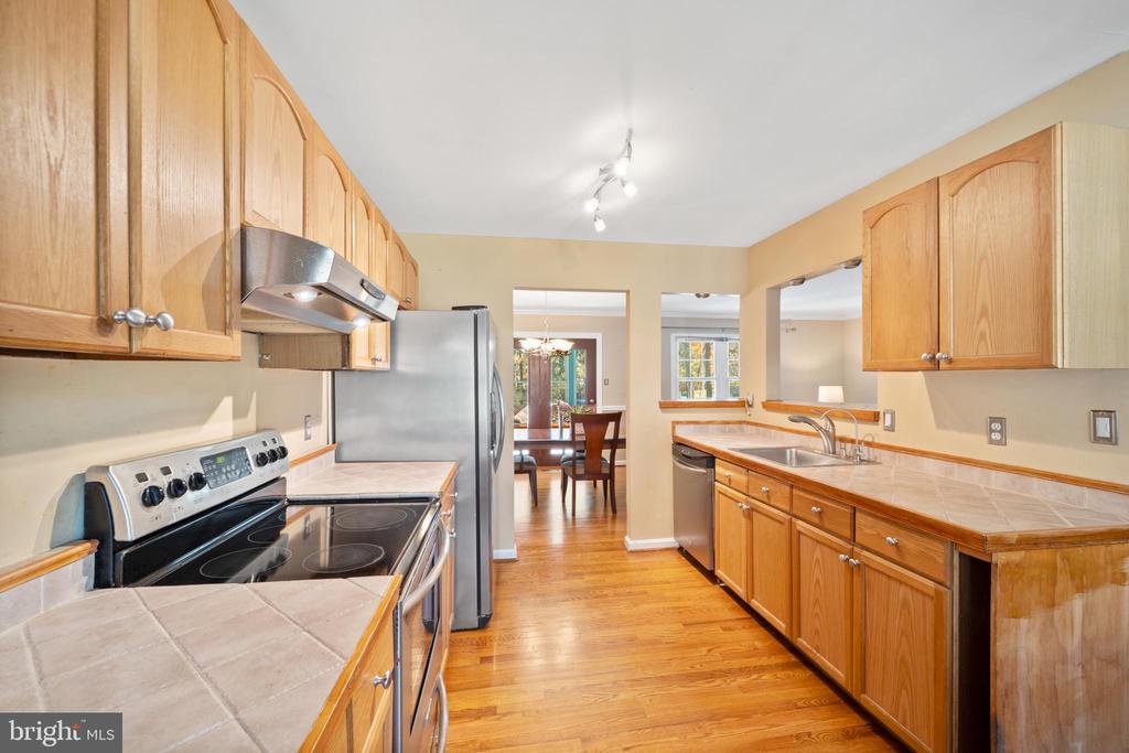 2335 ROSEDOWN DRIVE