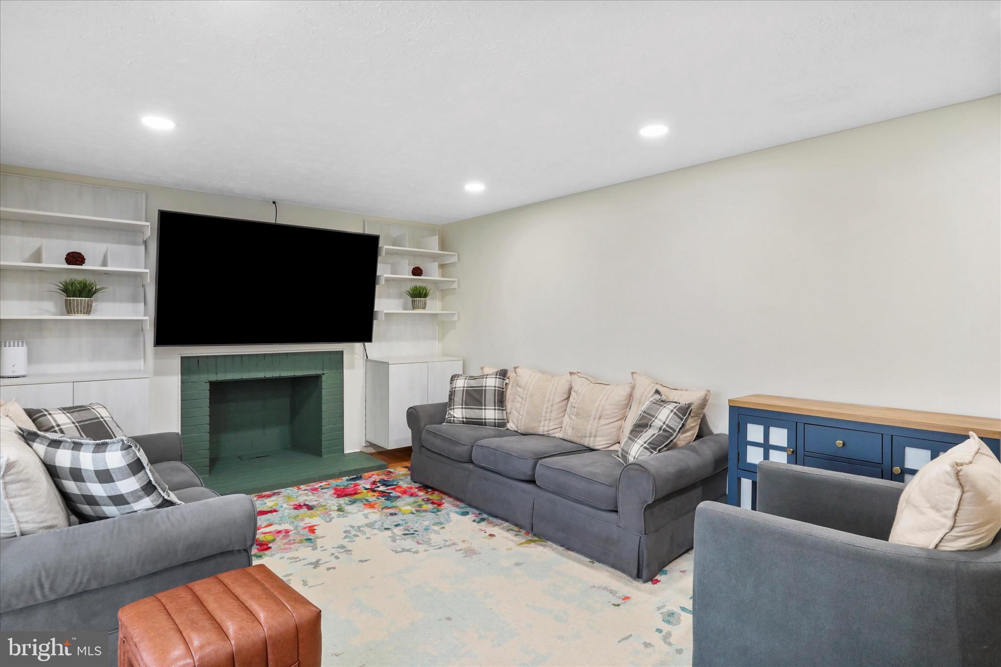 5435 TREE LINE DRIVE