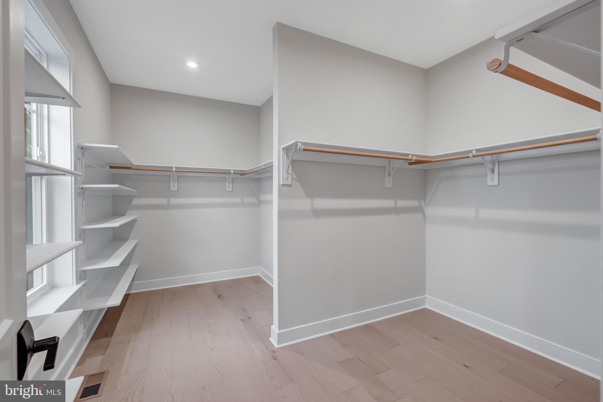 903 HILLCREST DRIVE SW