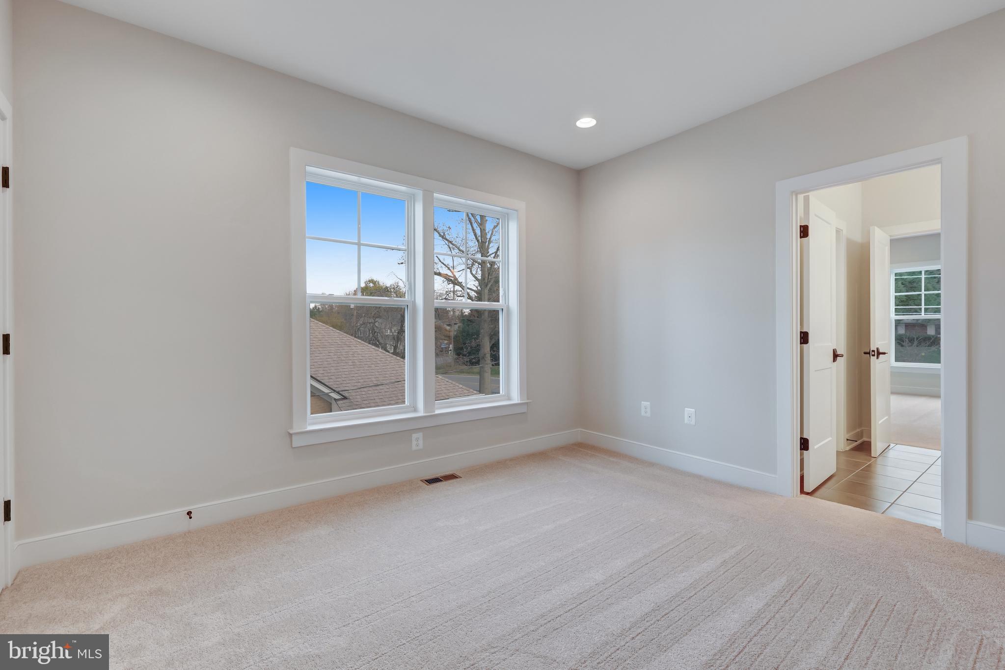 903 HILLCREST DRIVE SW