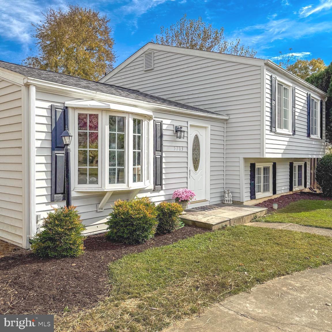 5703 OAK STAKE COURT