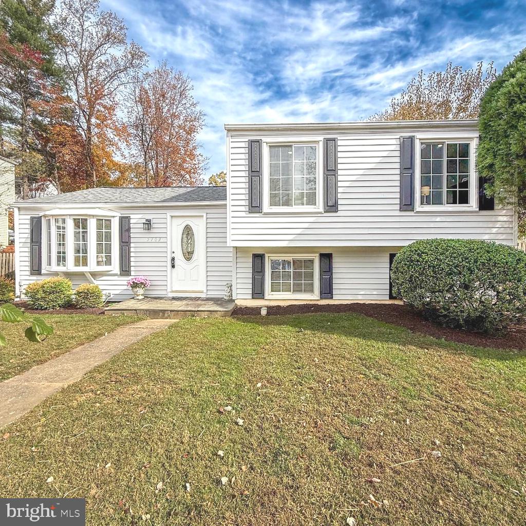 5703 OAK STAKE COURT