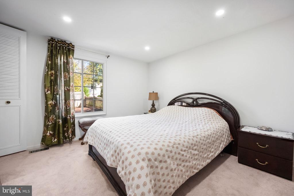 5703 OAK STAKE COURT
