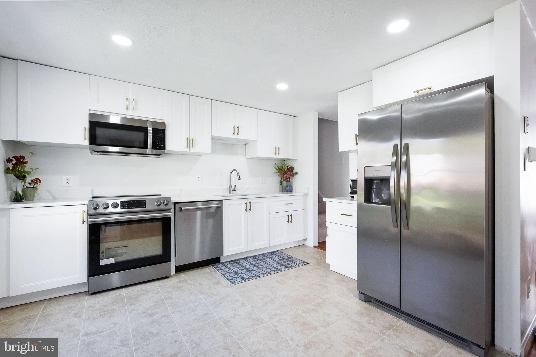 5703 OAK STAKE COURT