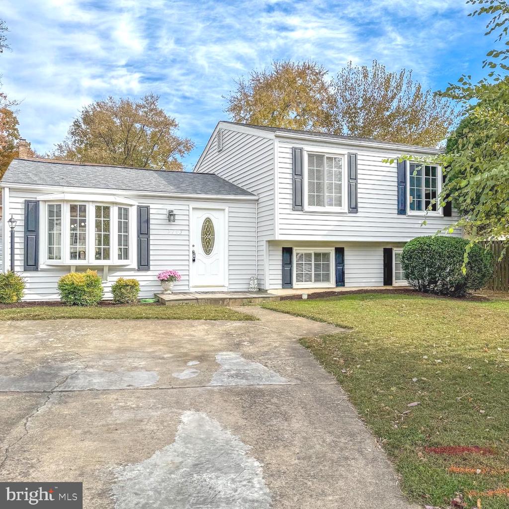 5703 OAK STAKE COURT
