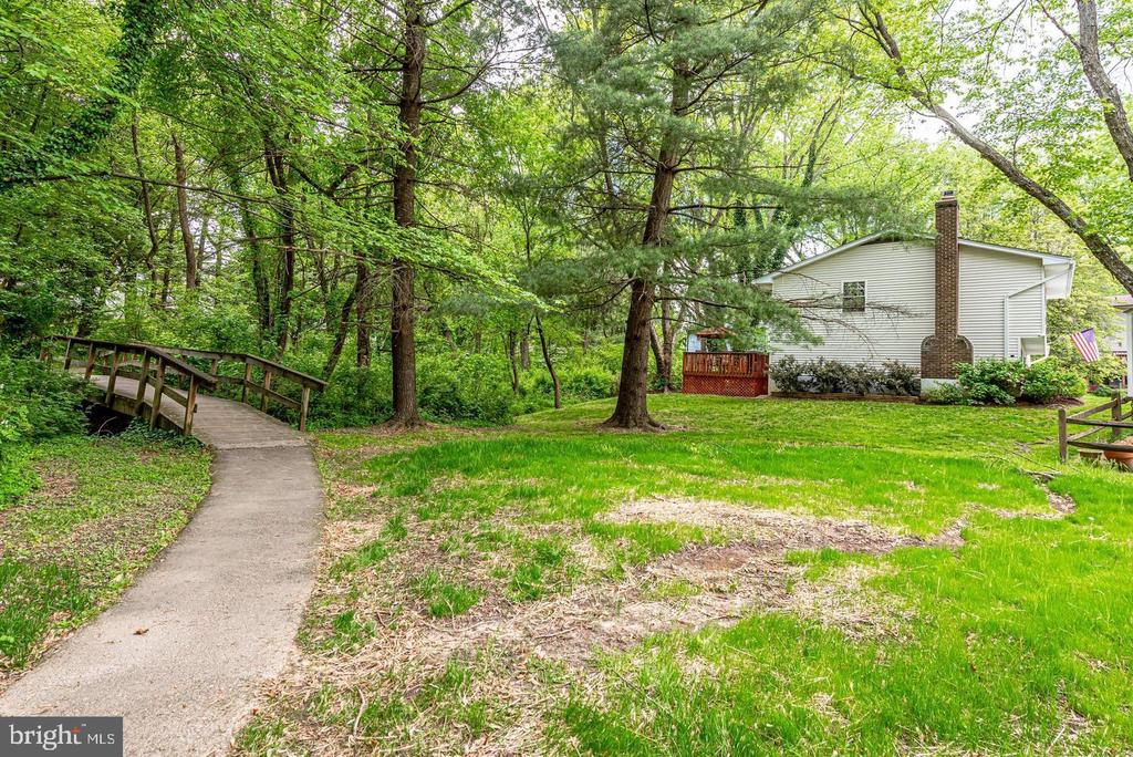 5703 OAK STAKE COURT