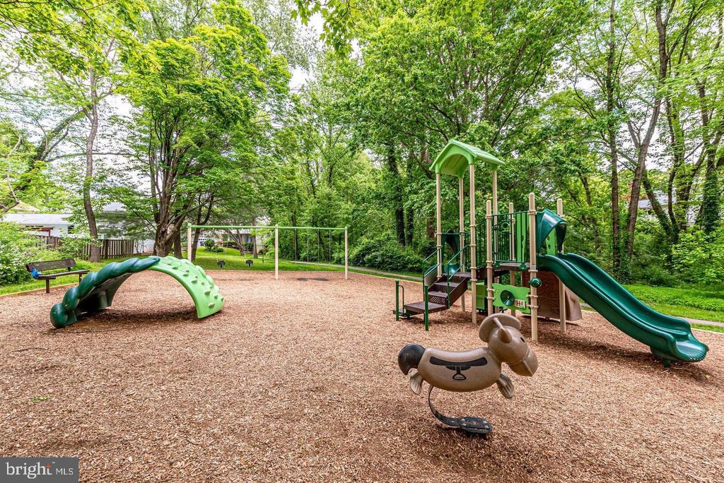 5703 OAK STAKE COURT