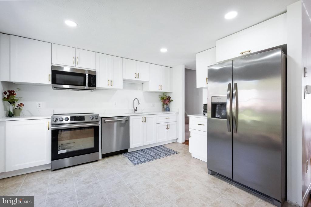 5703 OAK STAKE COURT
