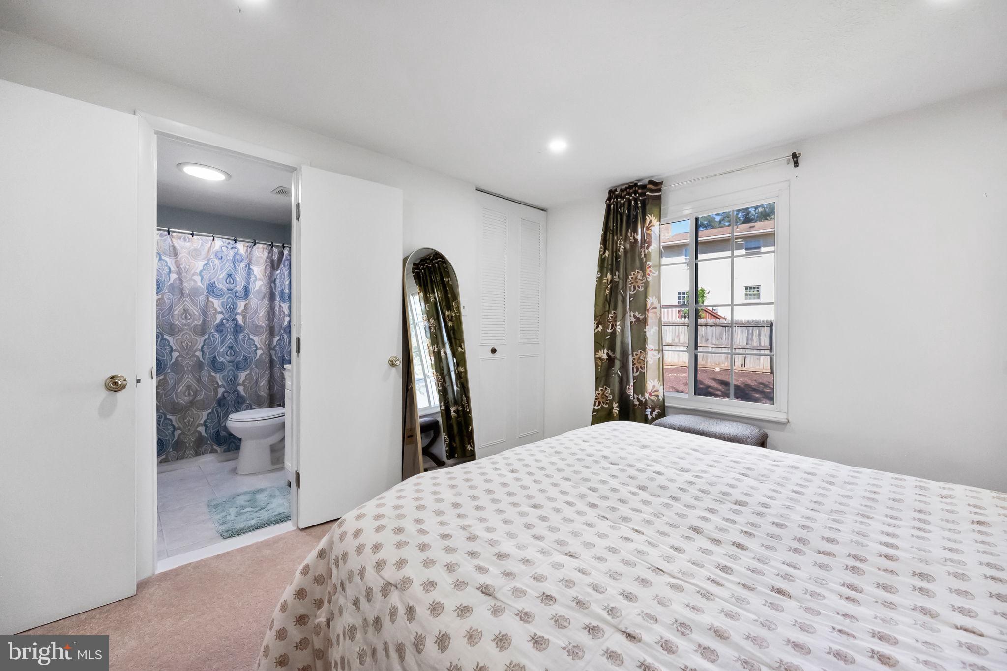 5703 OAK STAKE COURT