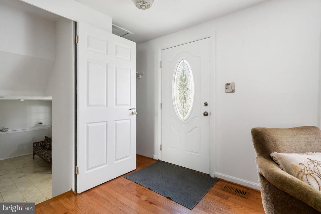 5703 OAK STAKE COURT