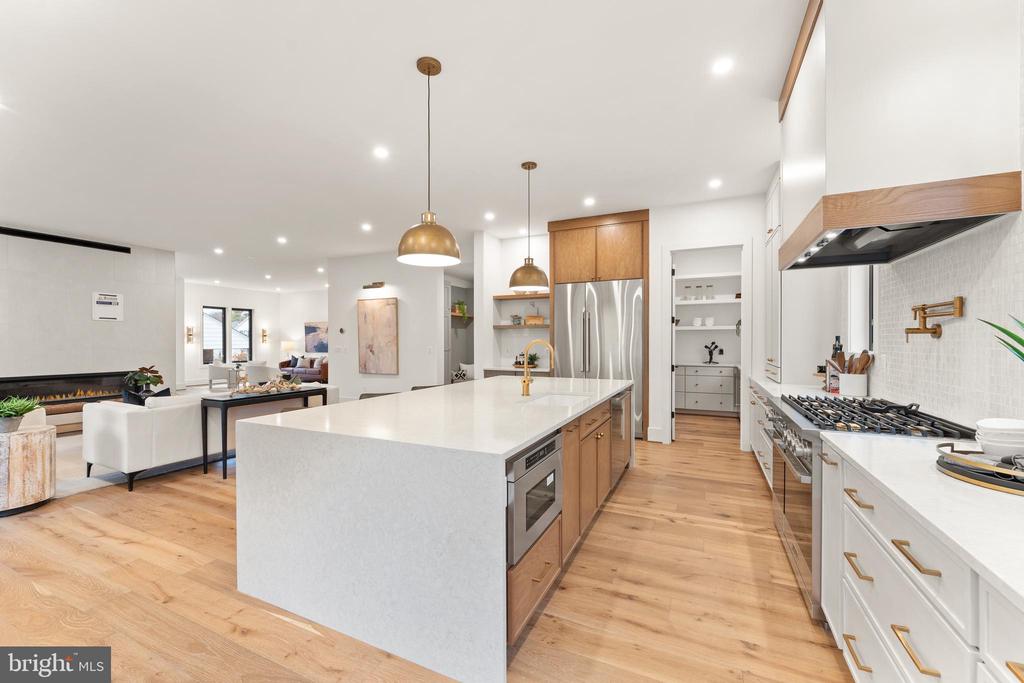 6539 FAIRLAWN DRIVE