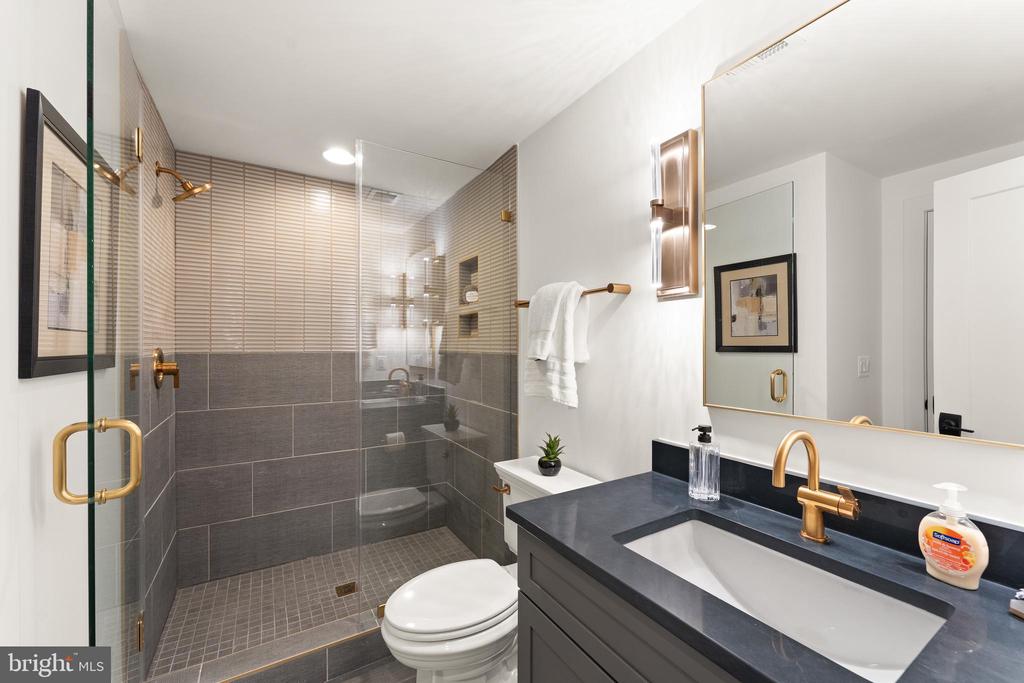 6539 FAIRLAWN DRIVE