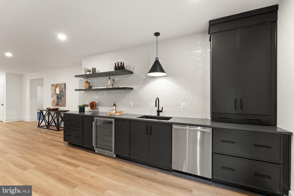 6539 FAIRLAWN DRIVE