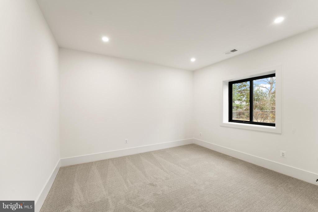 6539 FAIRLAWN DRIVE