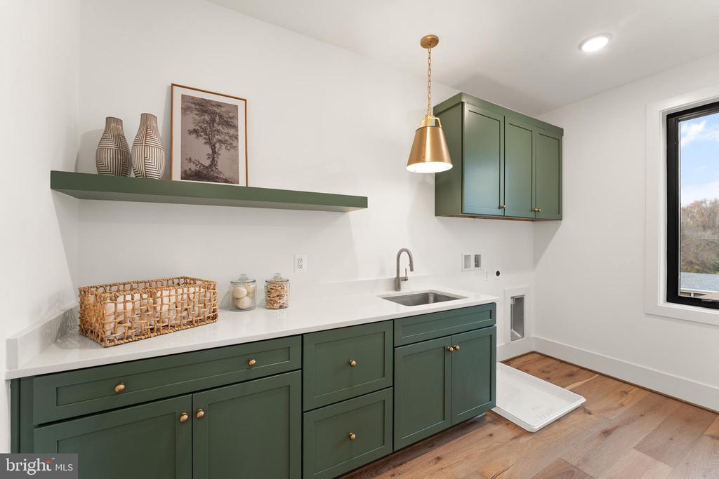 6539 FAIRLAWN DRIVE