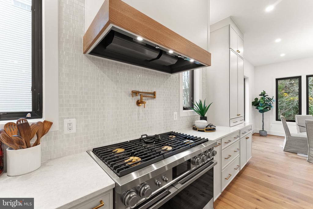 6539 FAIRLAWN DRIVE